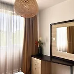 Sunny Paradise Apartment