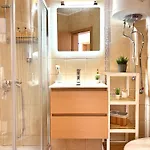 Sunny Paradise Apartment *