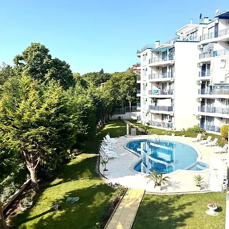 Sunny Paradise Apartment *